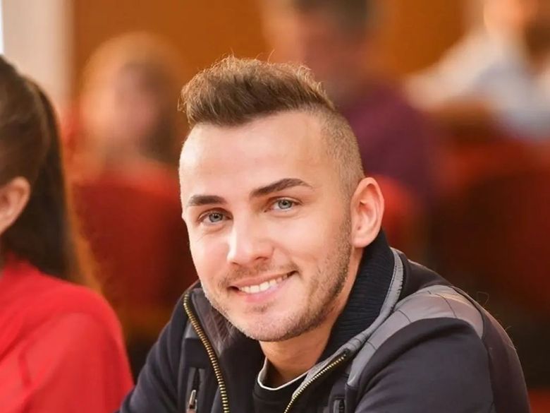 Fratele lui Mihai Trăistariu întampină probleme financiare grave “Dacă eu m-am ales cu o viață bună, am zis să îi mai ajut.” Fratele lui Mihai Trăistariu întampină probleme financiare grave. Cântărețul îi trimite bani pentru a se întreține