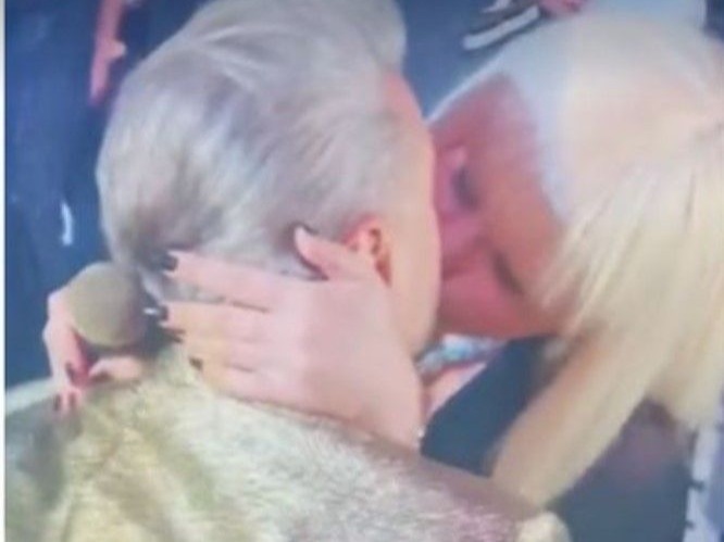 Cătălin Botezatu și Loredana Groza, sărut &icirc;n public