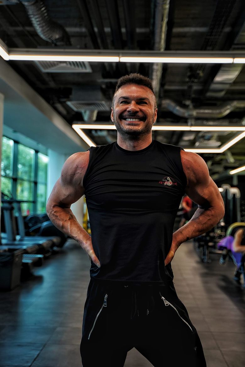 cine este andy popescu