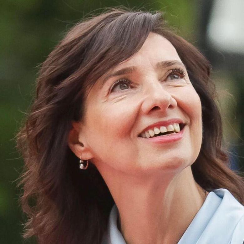 Carmen Iohannis a atras multe priviri datorită ținutei purtate la un eveniment  din Capitală. Cum s-a afișat soţia preşedintelui la Operă Naţională