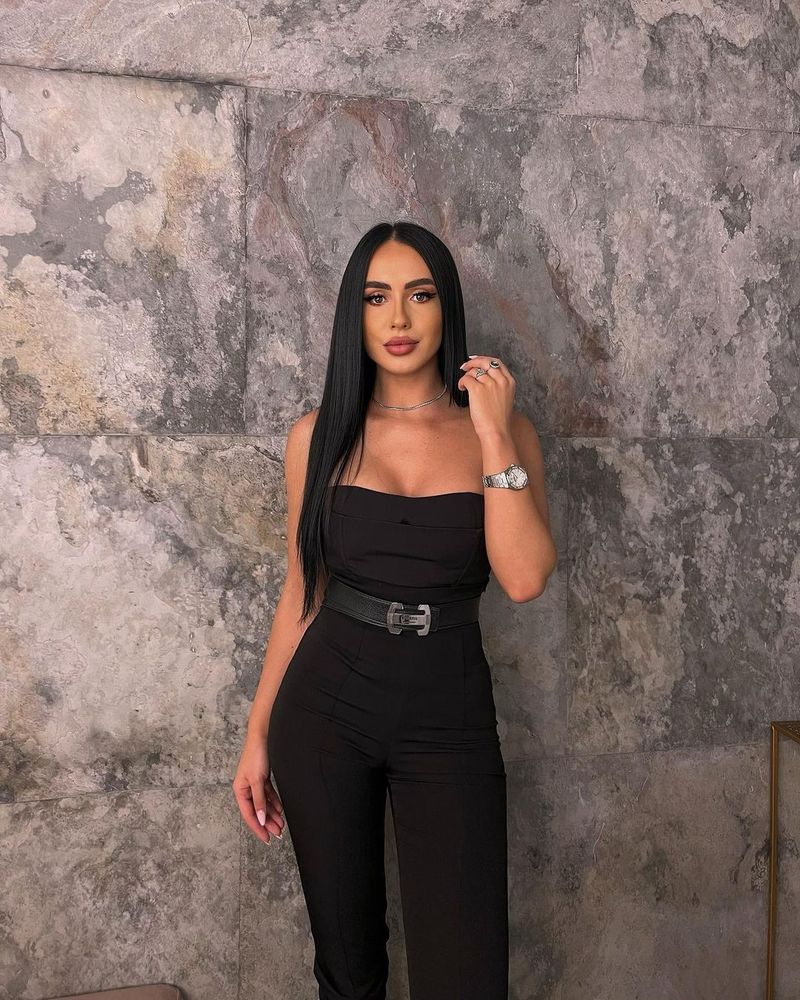 Cum a reacționat Ella, după ce internauții au acuzat-o că nu ține doliu