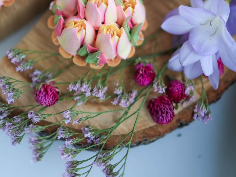 Rețetă de Tarte cu flori din marțipan reteta de tarte cu flori de martipan