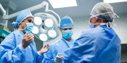 Ce au descoperit doctorii în stomacul unui băiat, care avea dureri și stări de greață