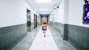 Părinții salariați vor pimi o deducere personală suplimentară de 100 de lei pentru fiecare copil înscris la școală, din ianuarie 2023