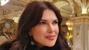 Actrița are 44 de ani și un ten impecabil