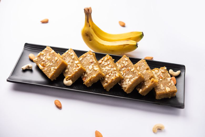 Rețetă de Burfi cu banane și nuci. Un desert tradițional indian, ușor de preparat!