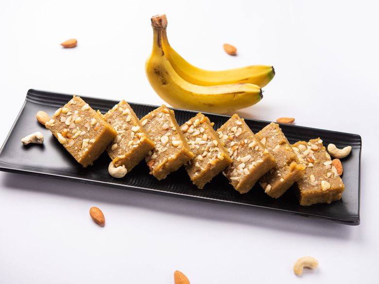 Rețetă de Burfi cu banane și nuci. Un desert tradițional indian, ușor de preparat! Rețetă de Burfi cu banane și nuci. Un desert tradițional indian, ușor de preparat!