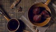 pere caramelizate cu sos de ciocolata