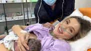 Emily Burghelea a ajuns de urgență la spital, la cinci zile după ce a dat naștere unui băiețel perfect sănătos.