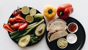 quesadilla de vita cu sos guacamole