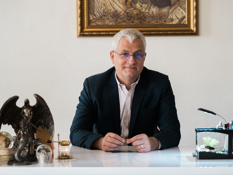 cine este ovidiu dragos argesanu