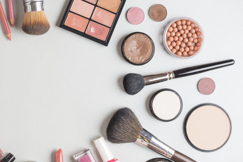 cum se face un machiaj cu sclipici