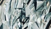 Ce se întâmplă dacă ții o bilă facută din folie de aluminiu în buzunar