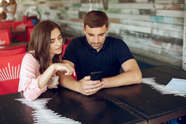 Vrei să vezi cu cine vorbește el pe messenger? Află dacă este posibil și ce poți să faci