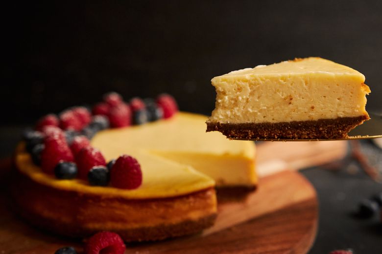 Cea mai cremoasă rețetă de Cheesecake cu fructe de pădure cheesecake cu fructe de padure