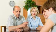Părinții și socrii influențează viața de cuplu?