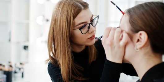Machiajul este o artă: Descoperă cursuri de make-up în București pentru artistul din tine
