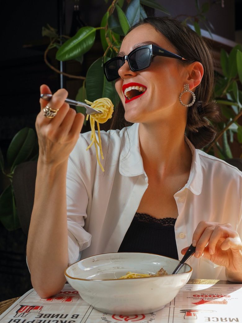 Cum pot face femeile alegeri sănătoase atunci când merg la restaurant