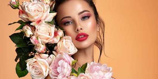 Cum realizezi un machiaj pentru primăvara anului 2023. Care sunt pașii pe care trebuie să-i urmezi pentru un machiaj perfect?