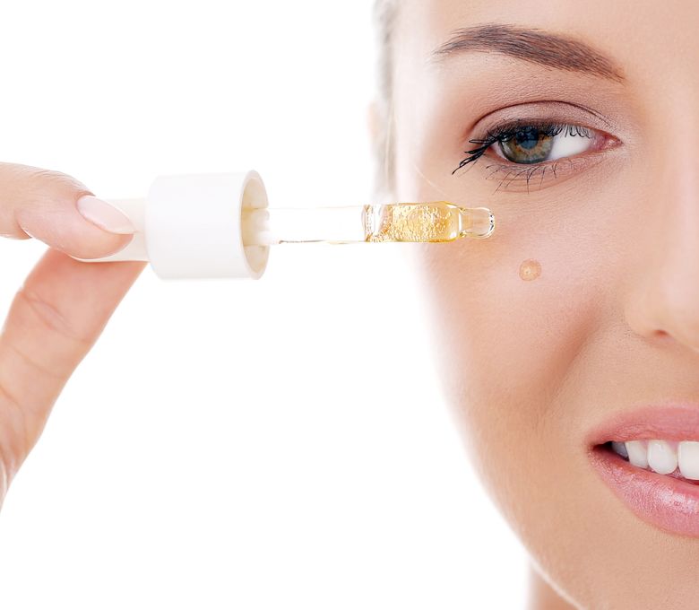 Ce este retinolul și cum îl folosim pentru îngrijirea tenului. Descoperă puterea acestui ingredient anti-îmbătrânire pentru un ten radiant!