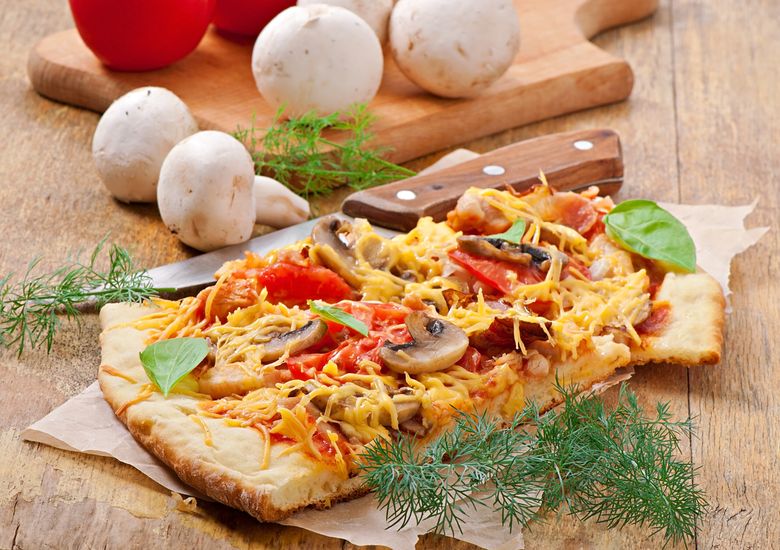 reteta de pizza cu bacon ciuperci si cascaval