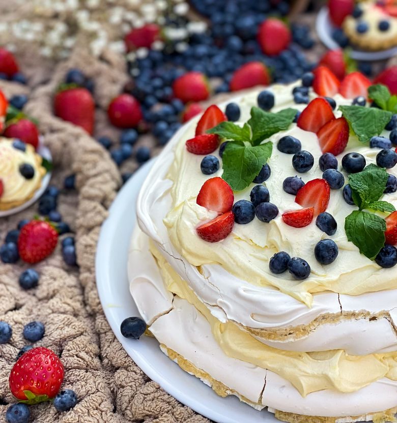 Rețetă de Pavlova, un desert delicios cu exteriorul crocant și interiorul moale reteta de pavlova
