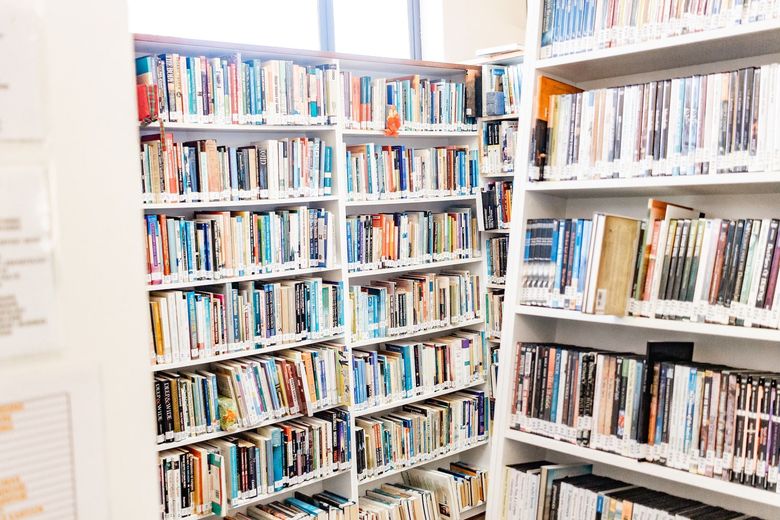 De ce să alegi un anticariat pentru vânzarea cărtilor din bibliotecă? De ce să alegi un anticariat pentru vânzarea cărtilor din bibliotecă?