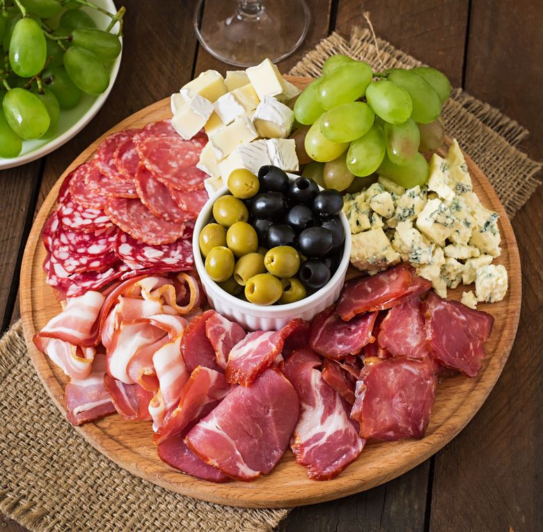 Cu ce înlocuim mezelurile. Preparatele din acest tip de carne pot fi înlocuite cu alte proteine mult mai sănătoase