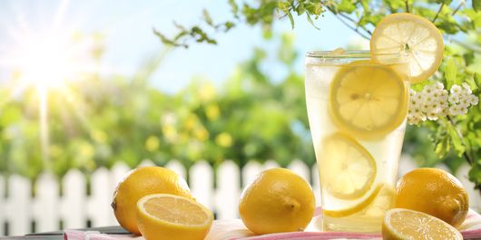 Cum să renunți la sucurile carbogazoase? Iată 8 alternative de băuturi naturale