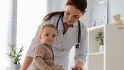 Cum decurg vizitele cu copilul la pediatru