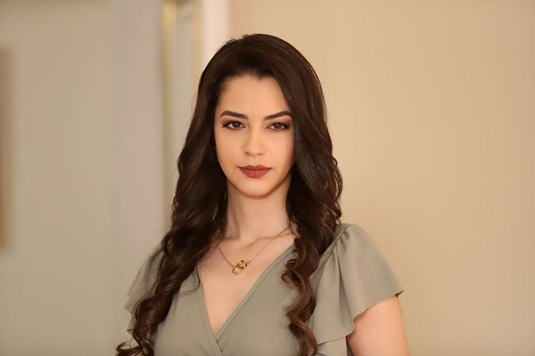 Cine este Yagmur Çokgenç, actrița care o interpretează pe malefica Yeliz Altinsoy în serialul "Instinct de mamă”, de la Kanal D2 Cine este Yagmur Çokgenç, actrița care o interpretează pe malefica Yeliz Altinsoy în serialul "Instinct de mamă”, de la Kanal D2
