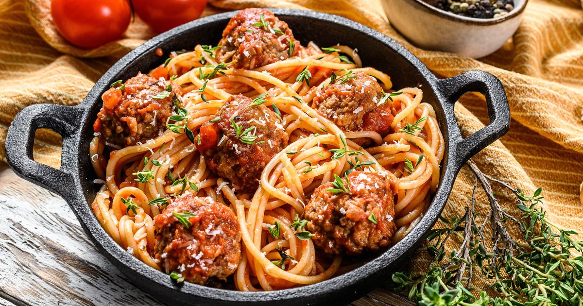 Spaghete cu chifteluțe marinate. Un deliciu culinar ce îmbină savoarea