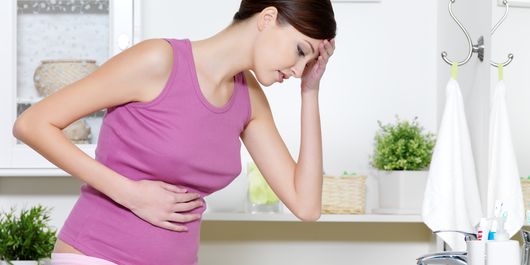 Ce este hernia ombilicală. Care sunt simptomele și cum poate fi tratată?