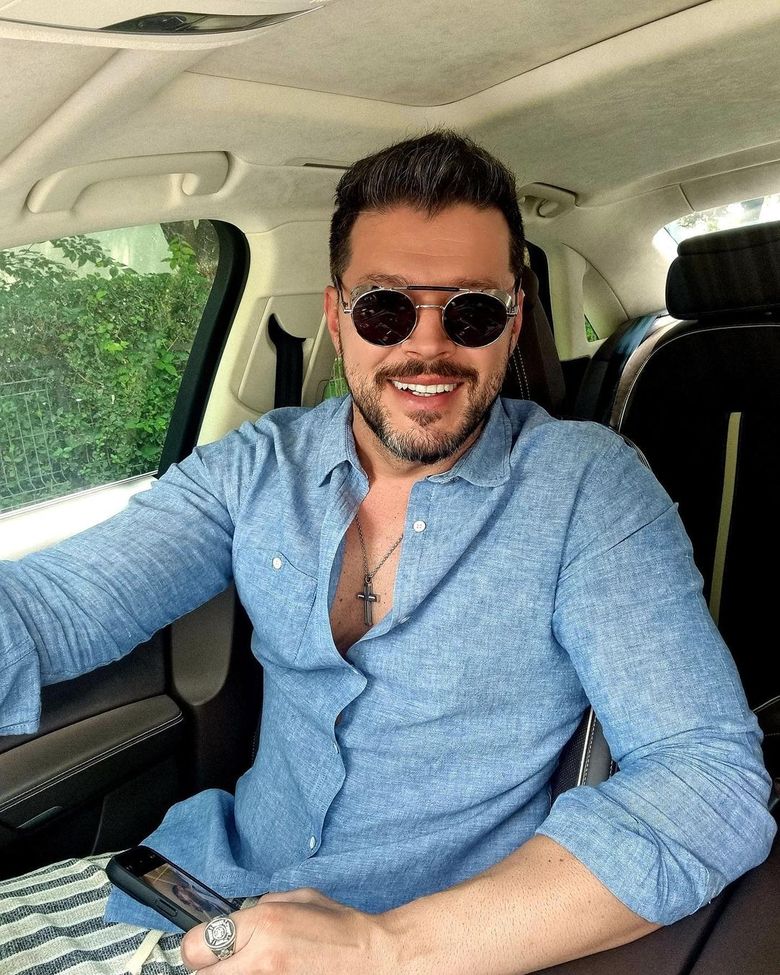 Cine este Victor Slav.  “Ar trebui să am mai multă grijă, recunosc, de părinții mei, în sensul să comunic mai mult cu ei.”