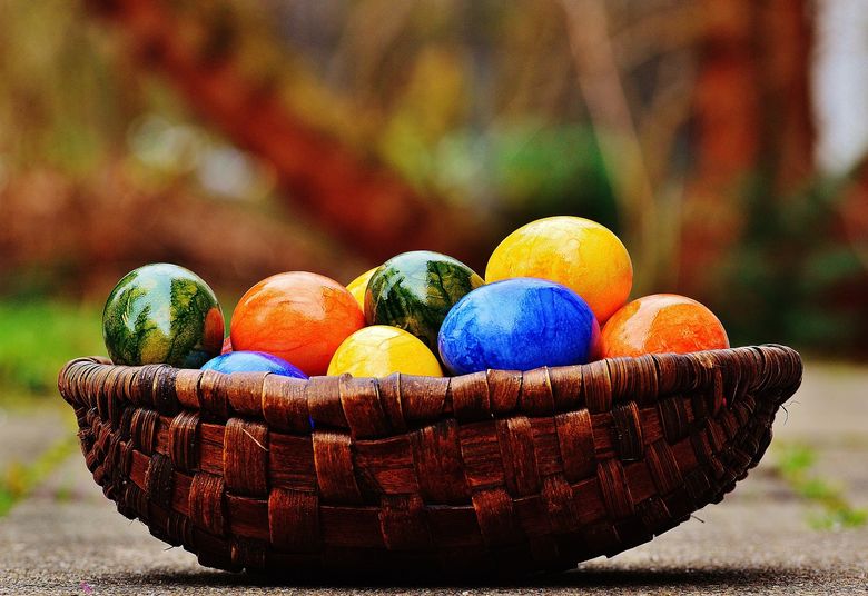 Cum să vopsești ouăle de Paște cu ingrediente naturale Cum să vopsești ouăle de Paște cu ingrediente naturale