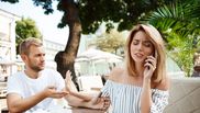 Cele mai puțin sexy lucruri pe care femeile le fac într-o relație