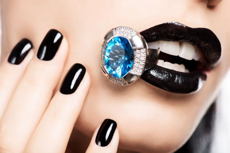 5 Lucruri impresionate despre diamante. Flăcările lumânărilor conțin particule de diamant