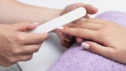 Cum să-ți faci o manichiură clasică ca la salon