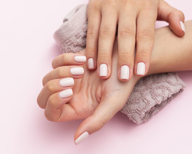 Cum să-ți faci o manichiură clasică ca la salon