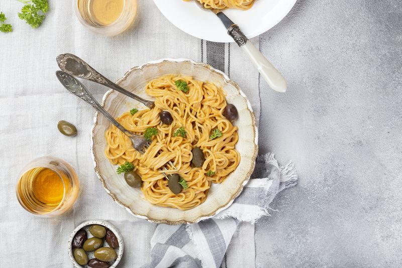 paste cu sos de rosii si branza