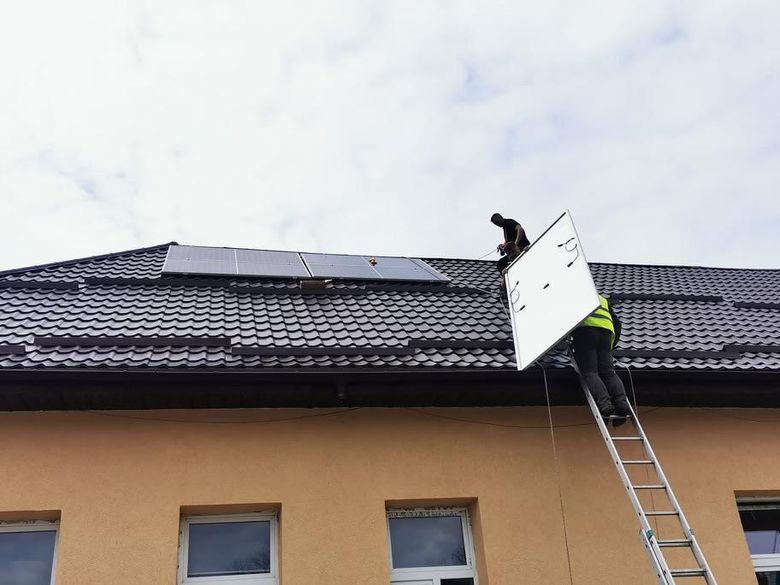 Campania Radio Impuls” Facem Școala Bine” și susținută de parapet.ro a ajuns la final. Ce școală a câștigat panourile fotovoltaice de ultimă generație?