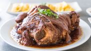 ciolan de porc fiert cu usturoi