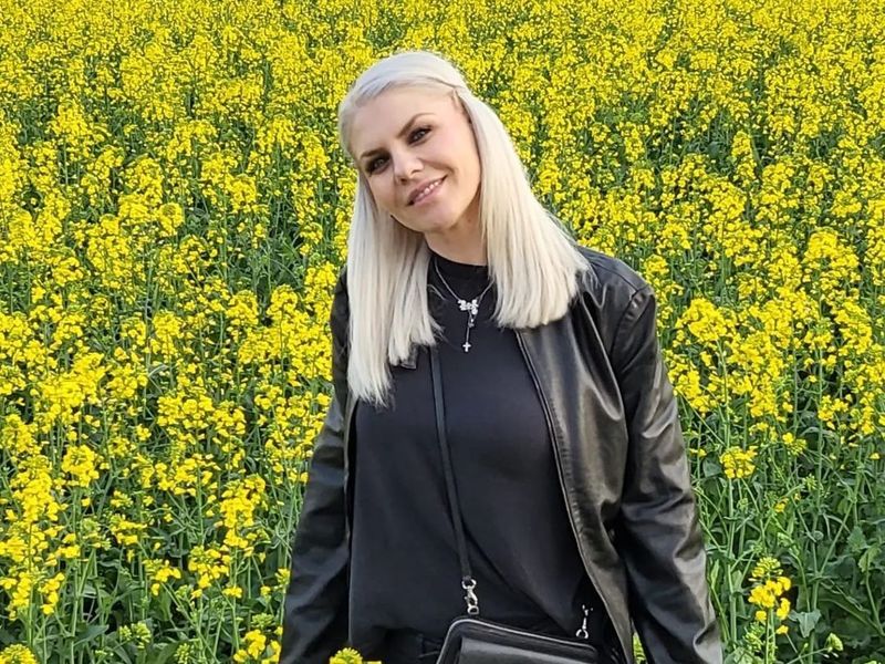  Adina Postelnicu este de acord ca partenerul său să aibă mai multe soții