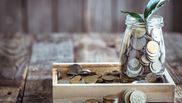 Cum pot pensionarele să beneficieze de bani în plus