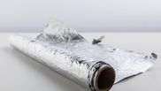 Cum pot gospodinele să desfacă folia de aluminiu, fără să se rupă