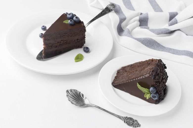 Tort de ciocolată cu afine deasupra bucataria italiana