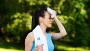 Ce trebuie să facă femeile pentru a scăpa de petele de deodorant de pe haine
