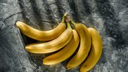 Trucuri utile pentru a păstra banalele proaspete cât mai mult timp
