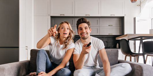 Vrei să te muți cu partenerul? 5 sfaturi pe care trebuie să le știi înainte să faci acest pas