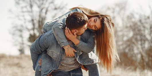 Zodiile care se îndrăgostesc în iunie. O zodie este cerută în căsătorie!
